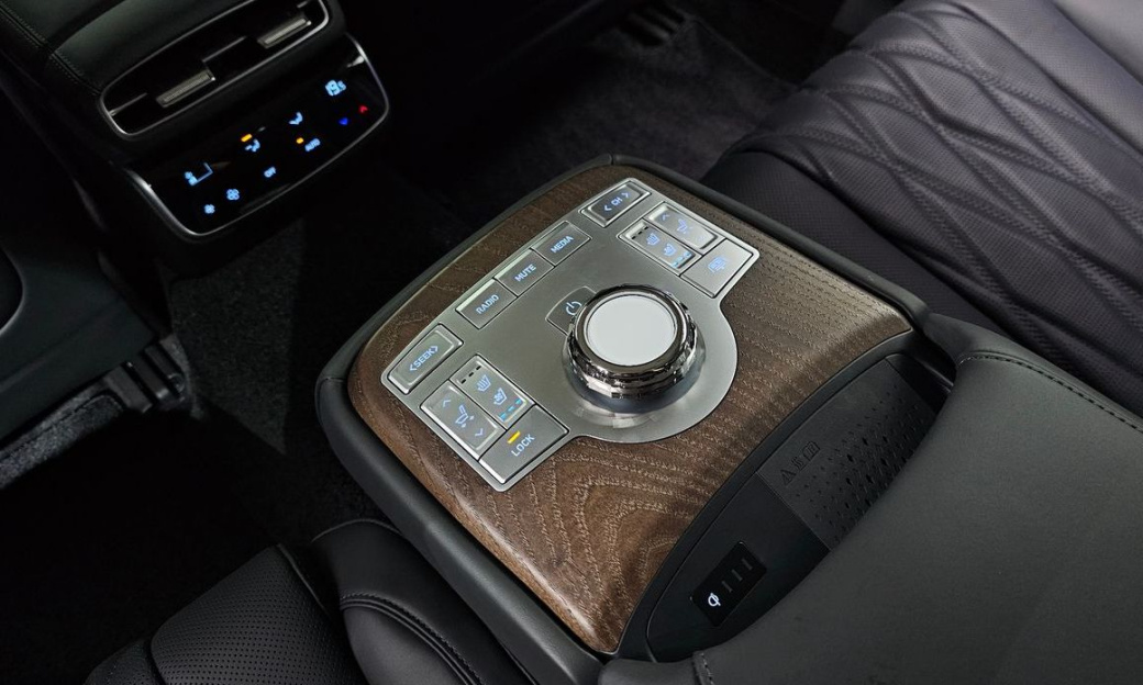 Genesis G80 Gasoline 2.5 Turbo AWD, 2025