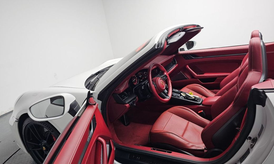 Porsche 911 Carrera 4 GTS Cabriolet, 2024