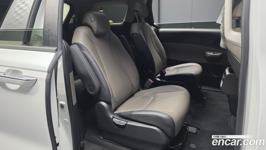 Kia Carnival 9-Seater Prestige, 2024