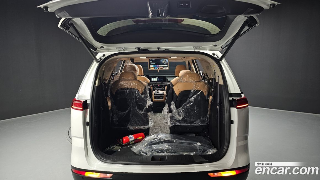 Kia Carnival 9-Seater Signature, 2023