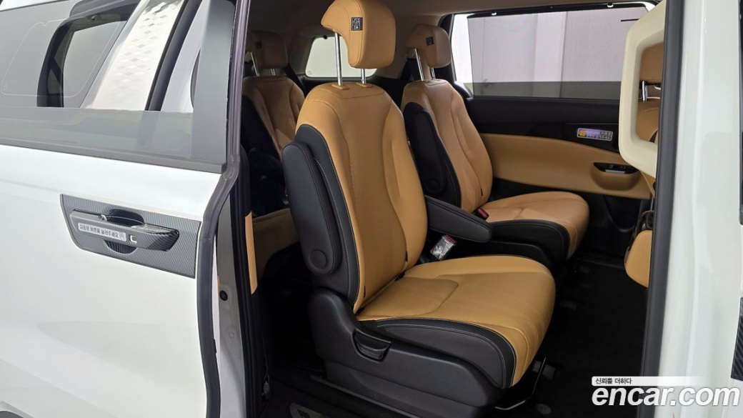 Kia Carnival 9-Seater Signature, 2023