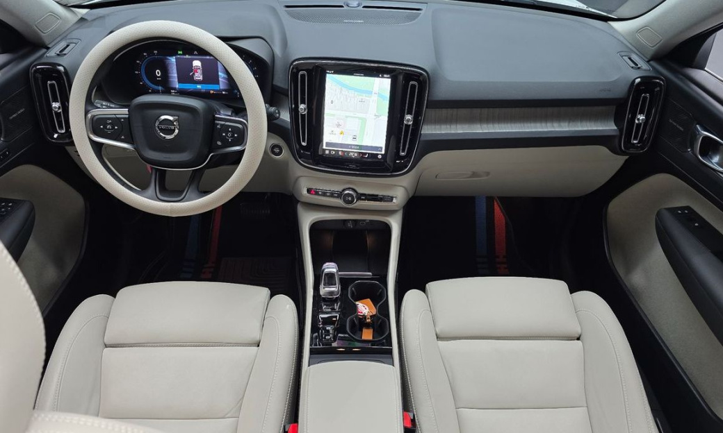 Volvo XC40 B4 Ultra Bright, 2025