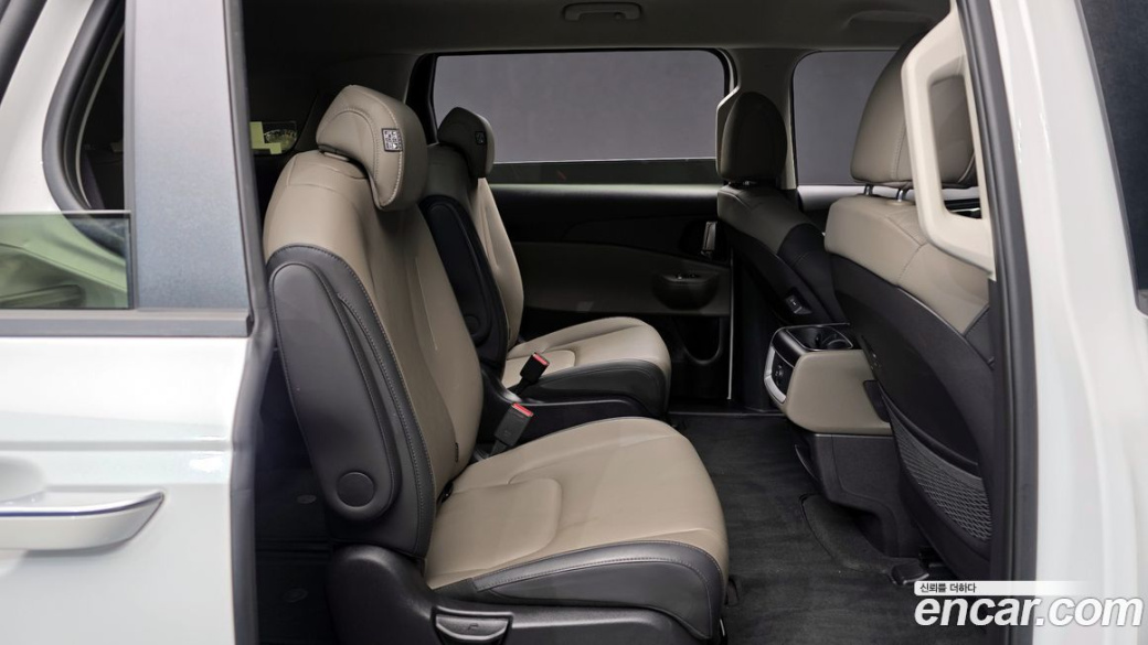 Kia Carnival 9-Seater Prestige, 2024