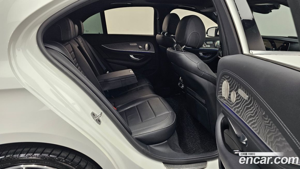 Mercedes-Benz E-Class E350 4MATIC AMG Line, 2022