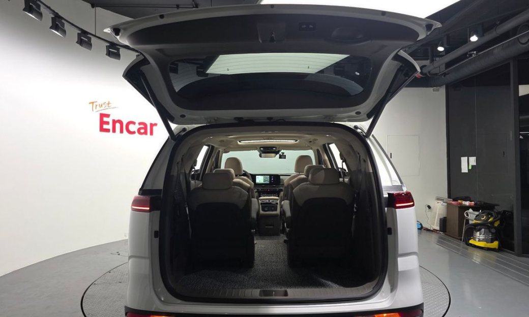 Kia Carnival 9-Seater Signature, 2023
