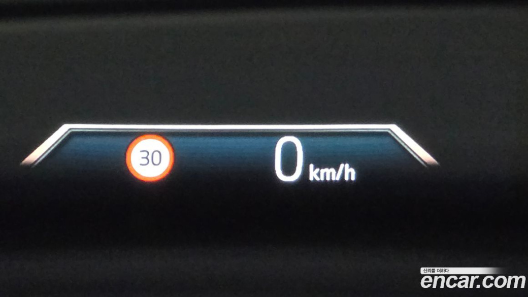 BMW 2-Series 220i Luxury, 2023