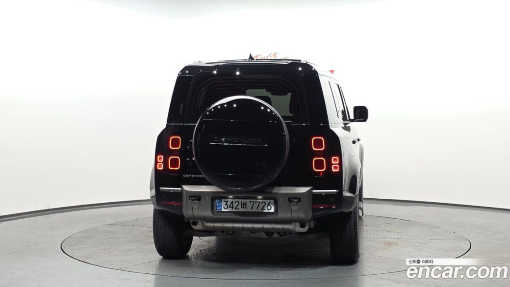 Land Rover Defender 110 P300 X-Dynamic SE, 2024