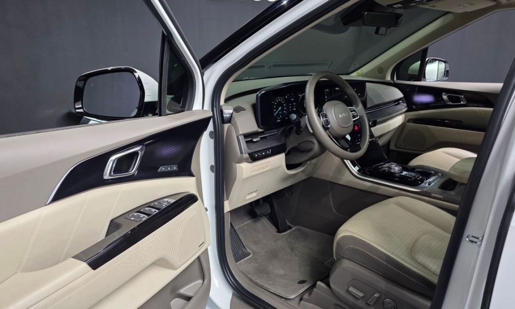 Kia Carnival 7-Seater Signature, 2023
