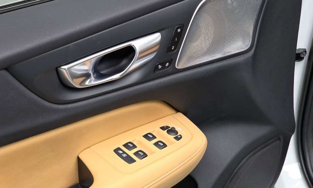 Volvo V60 B5 Ultimate AWD, 2023