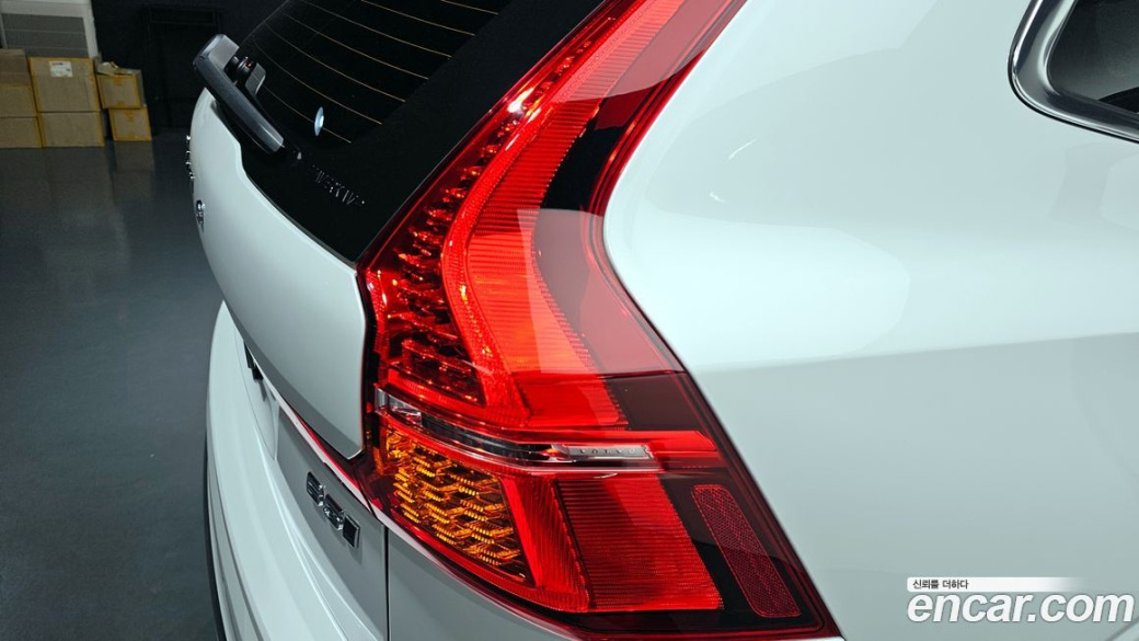 Volvo XC60 B5 Ultimate Bright, 2024
