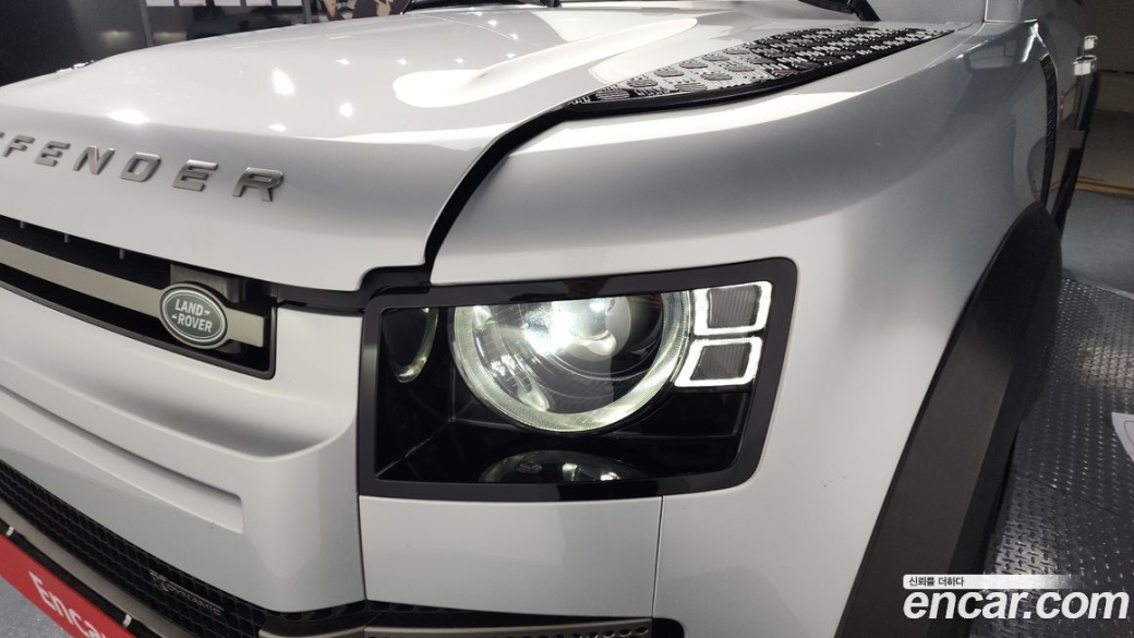 Land Rover Defender 110 P300 X-Dynamic SE, 2023