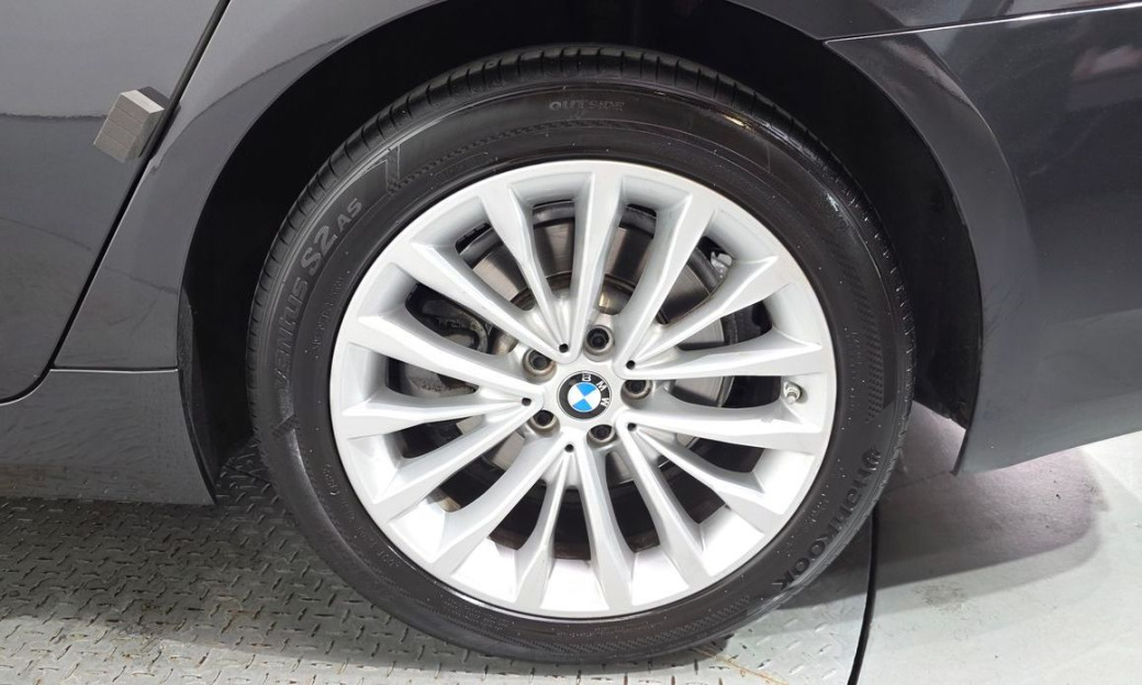 BMW 5-Series 530i xDrive Luxury, 2022