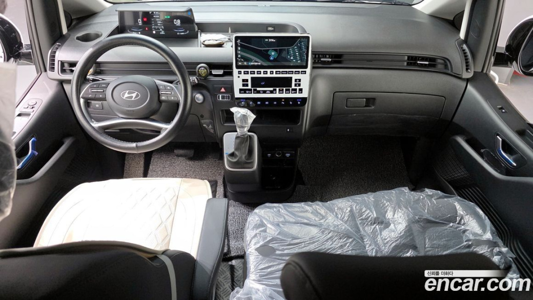 Hyundai Staria 4WD Tourer 9-Seater, 2025