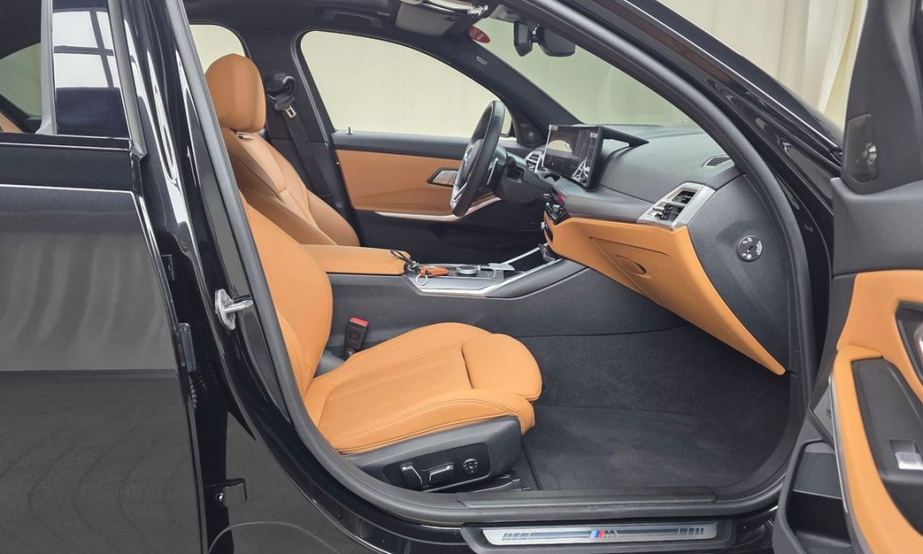 BMW 3-Series 320i M Sport, 2025
