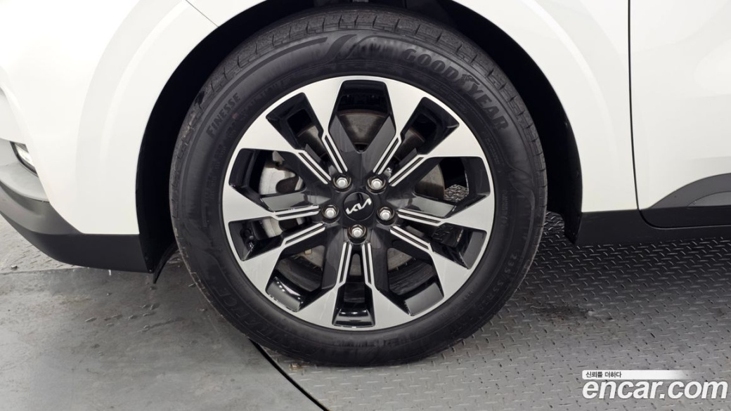 Kia Carnival 9-Seater Prestige, 2023