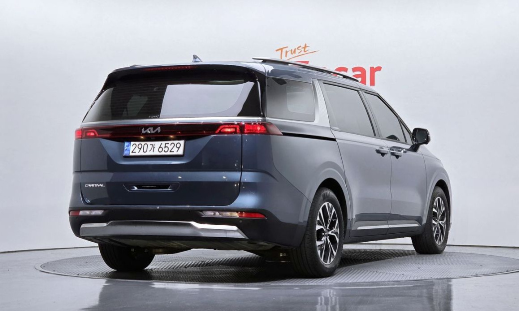 Kia Carnival 9-Seater Signature, 2023