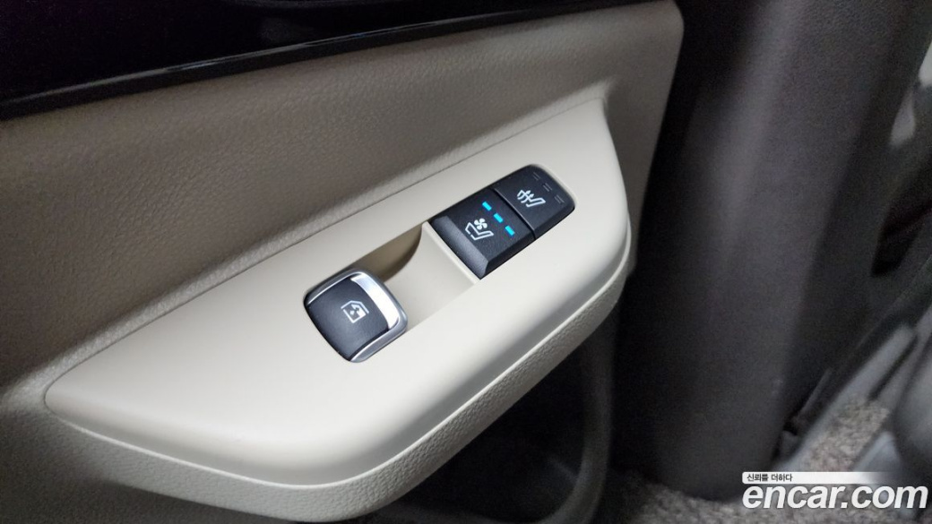 Kia Carnival 9-Seater Signature, 2024