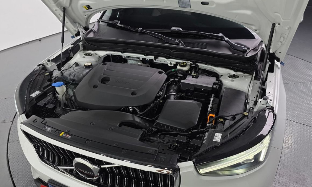 Volvo XC40 B4 Ultimate Bright, 2024