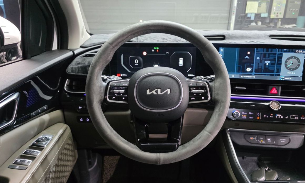 Kia Carnival 7-Seater Signature, 2024