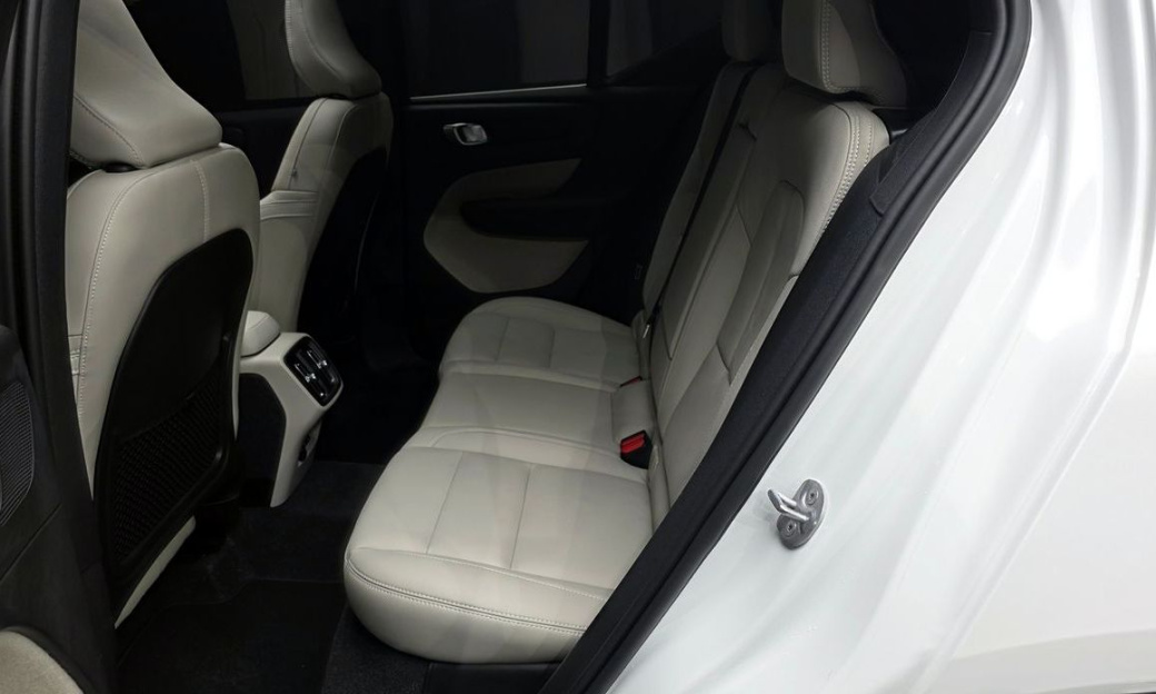 Volvo XC40 B4 Ultimate Bright, 2024