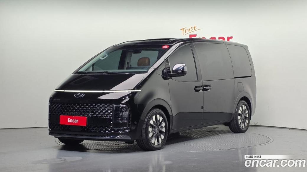 Hyundai Staria 4WD Lounge 7-Seater, 2023