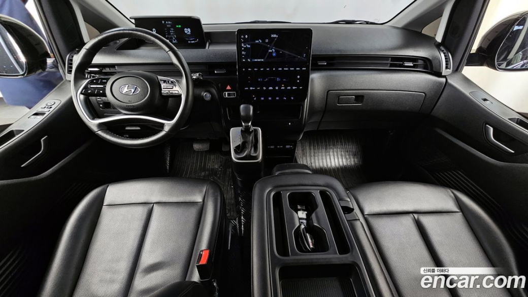 Hyundai Staria 4WD Tourer 9-Seater, 2023