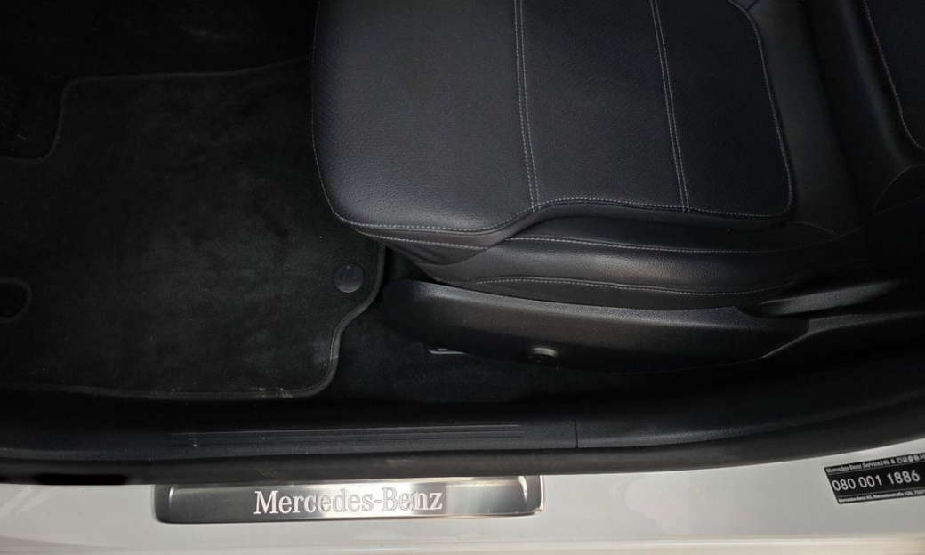 Mercedes-Benz C-Class C300 4MATIC Avantgarde, 2024