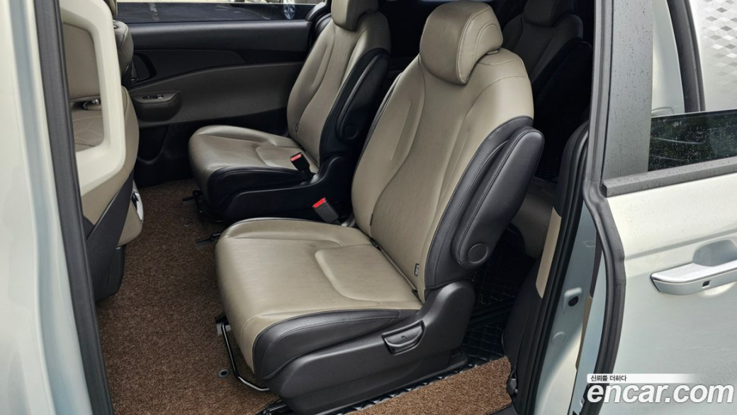 Kia Carnival 9-Seater Prestige, 2025