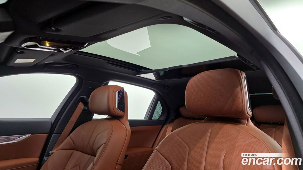 BMW 7-Series 740i xDrive M Sport, 2025