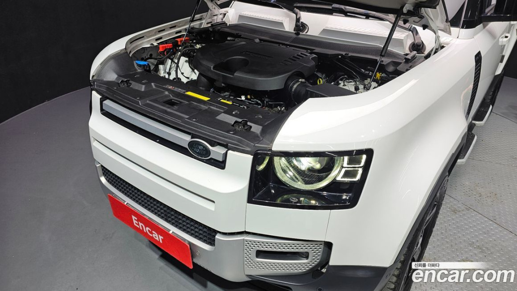 Land Rover Defender 110 D250 SE, 2023