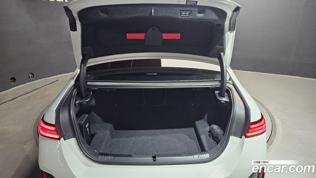 BMW 5-Series 520i M Sport, 2025