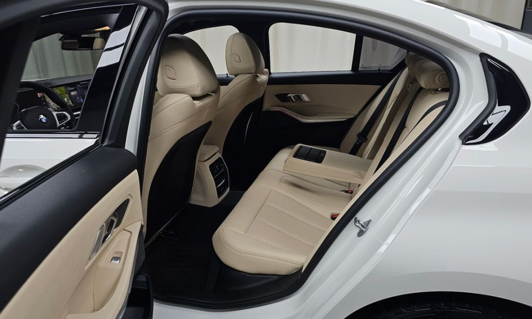 BMW 3-Series 320i M Sport, 2024