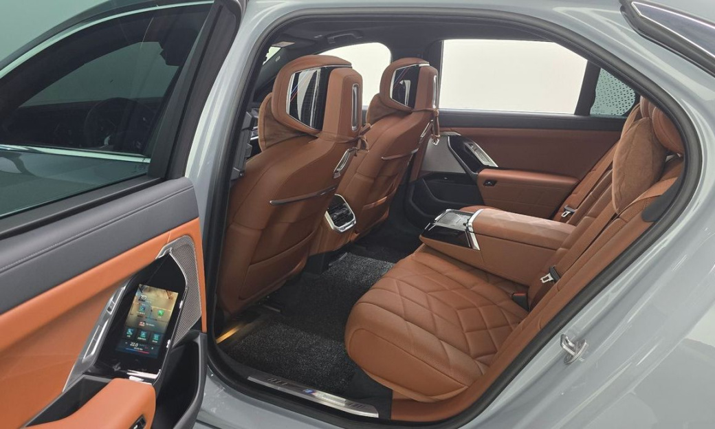 BMW 7-Series 740d xDrive M Sport, 2025