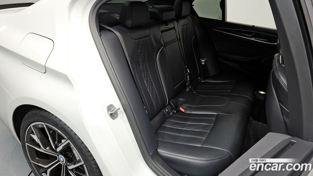 BMW 5-Series 530i M Sport Package, 2023