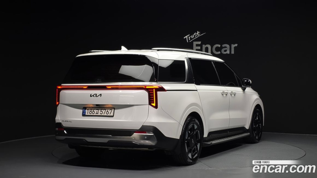 Kia Carnival 9-Seater Signature, 2024
