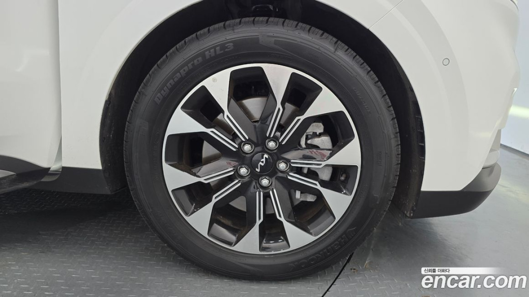 Kia Carnival 7-Seater Signature, 2023