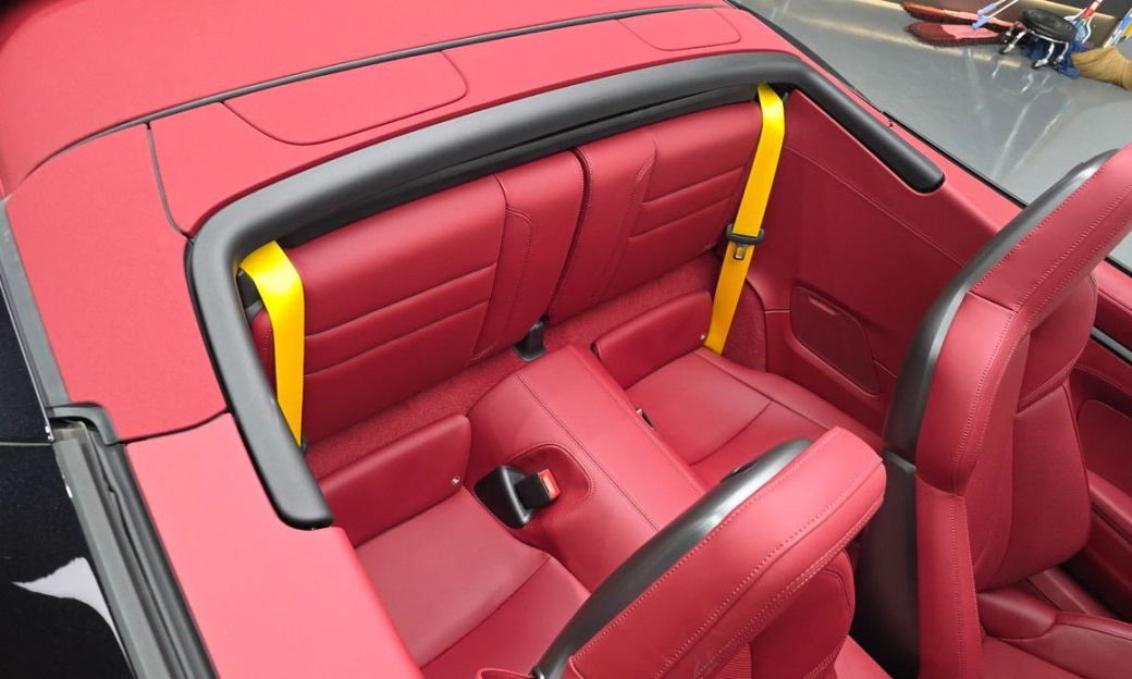 Porsche 911 Carrera 4 GTS Cabriolet, 2025