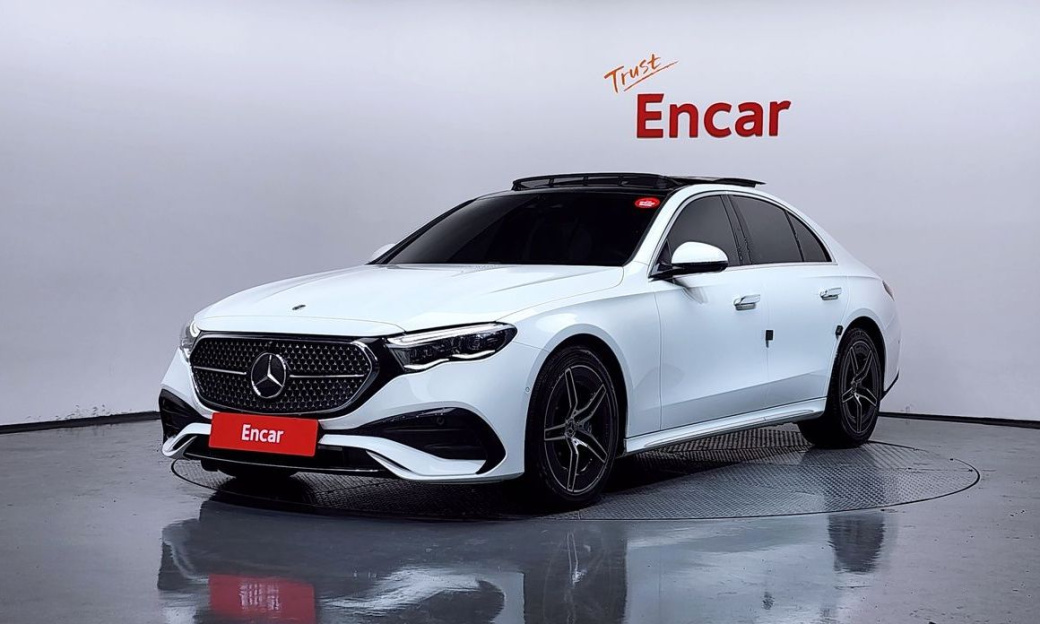 Mercedes-Benz E-Class E300 4MATIC AMG Line, 2024