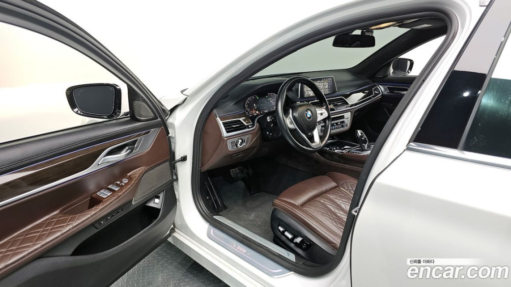 BMW 7-Series 740i Design Pure Excellence, 2022