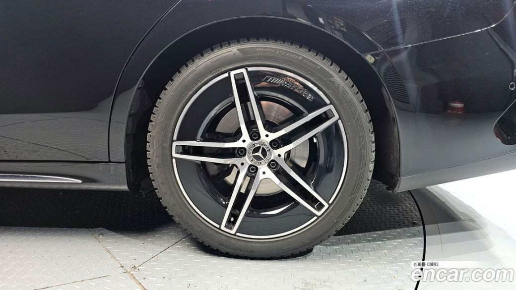 Mercedes-Benz E-Class E300 4MATIC AMG Line, 2024