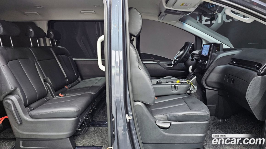 Hyundai Staria 4WD Tourer 9-Seater, 2023