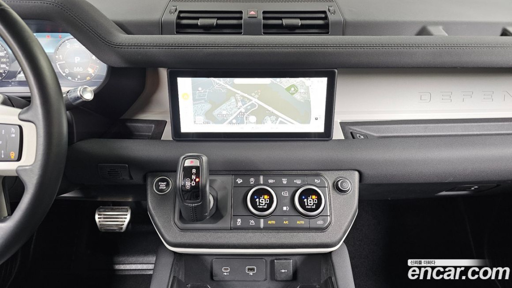 Land Rover Defender 90 D250 SE, 2022