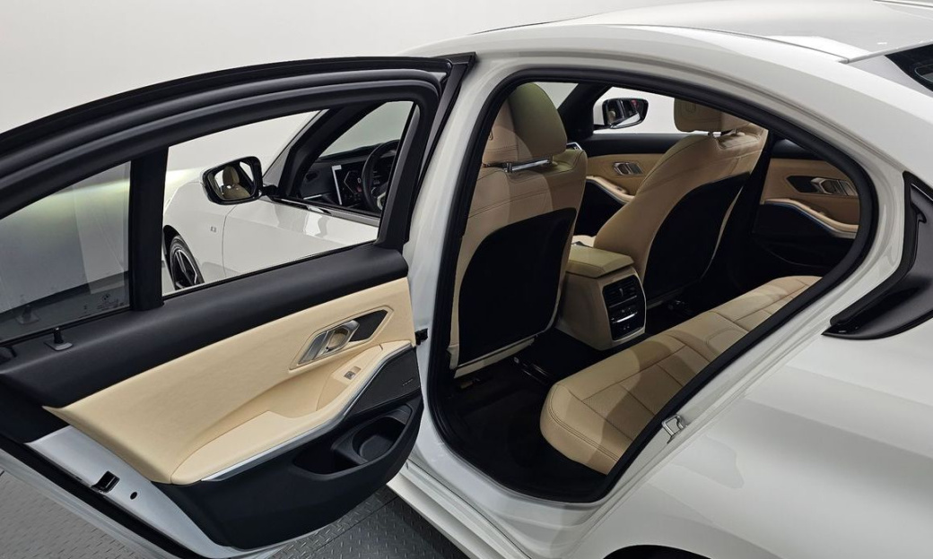 BMW 3-Series 320i M Sport, 2024