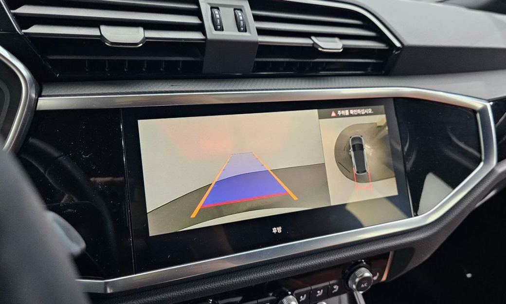 Audi Q3 35 TDI Premium, 2025
