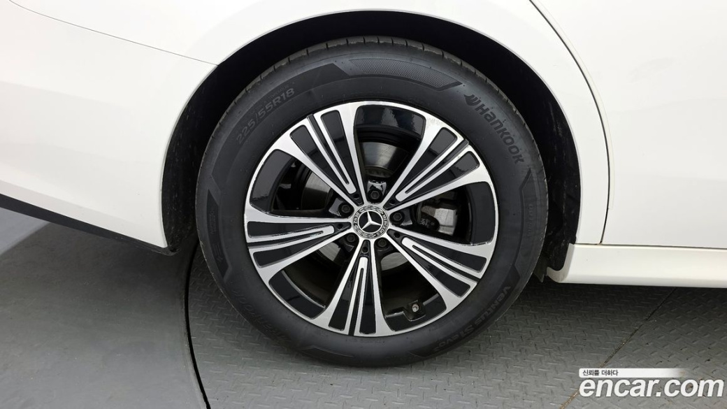 Mercedes-Benz E-Class E200 Avantgarde, 2025