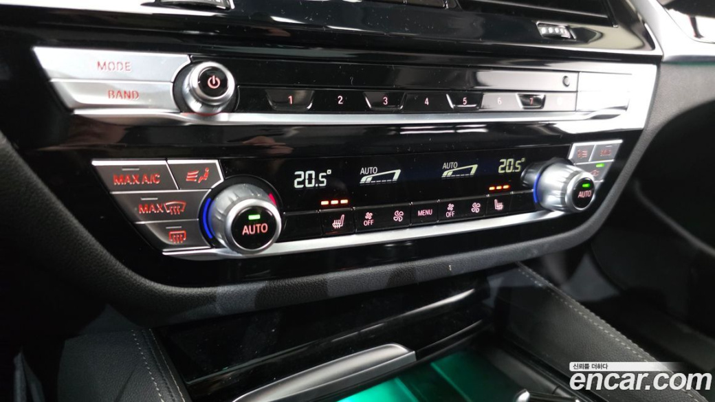 BMW 5-Series 520i Luxury, 2022