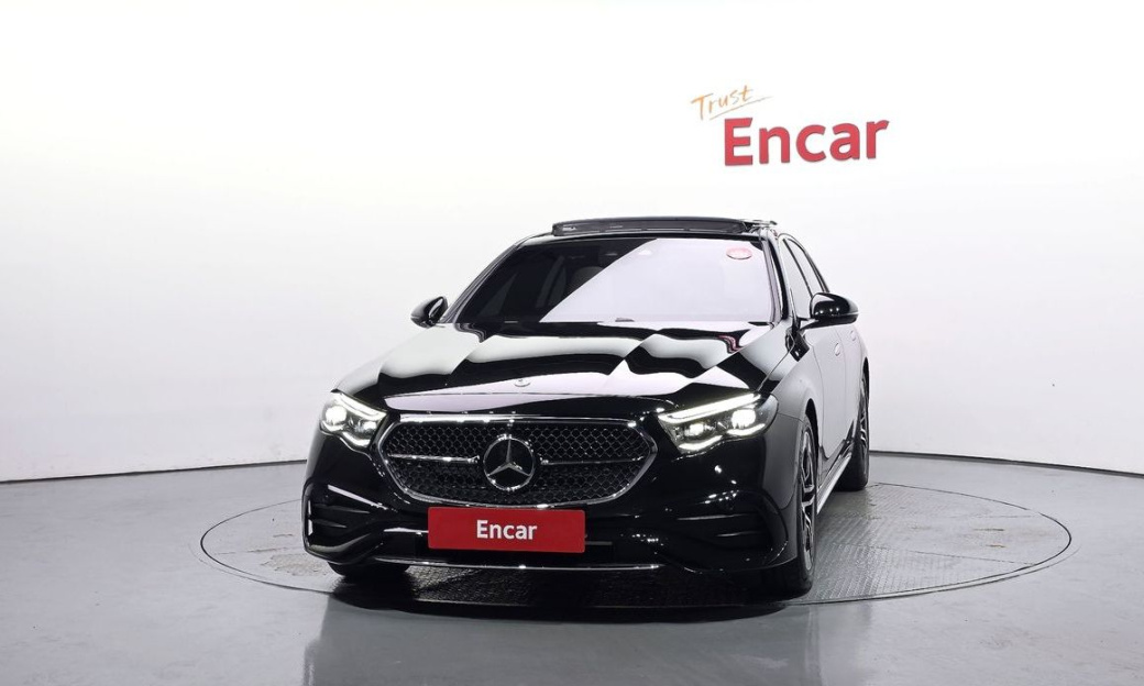 Mercedes-Benz E-Class E300 4MATIC AMG Line, 2025