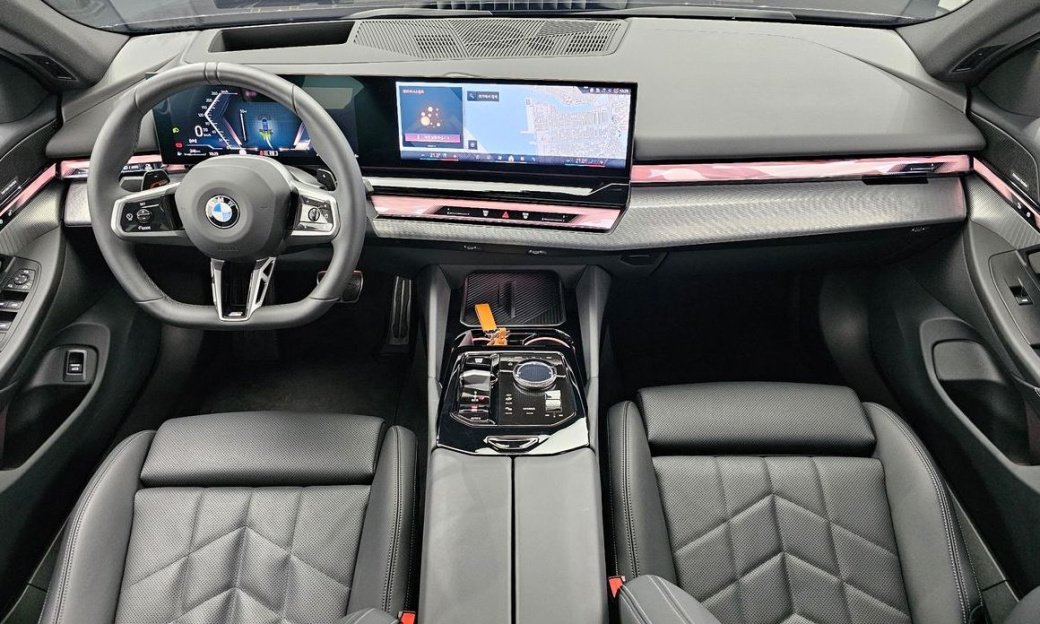 BMW 5-Series 520i M Sport, 2025