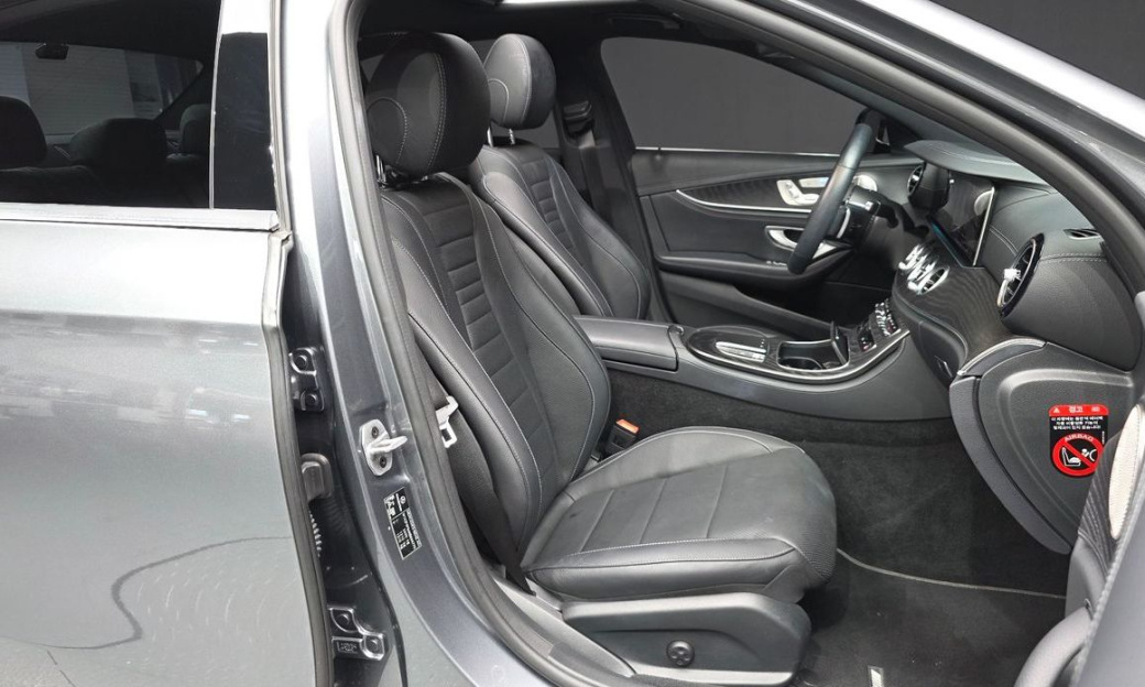 Mercedes-Benz E-Class E220d 4MATIC AMG Line, 2022