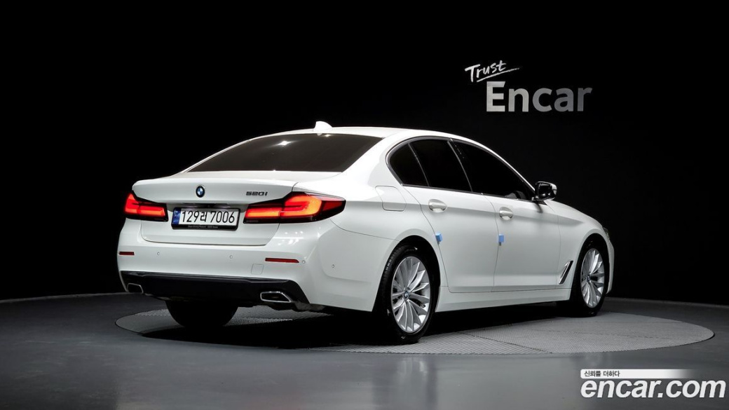 BMW 5-Series 520i Luxury, 2023